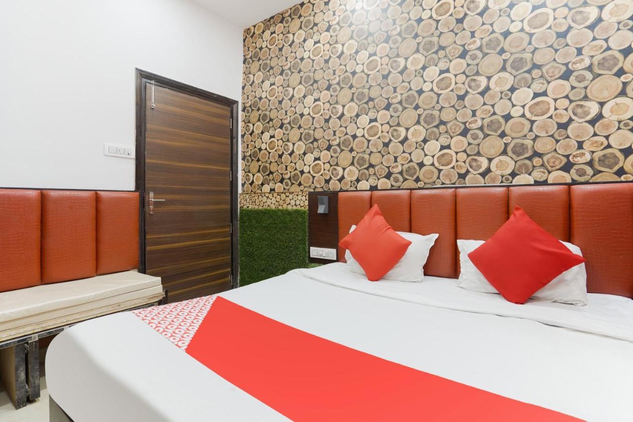 Oyo 48489 Adarsh Plaza Hotel Saharanpur Exterior foto