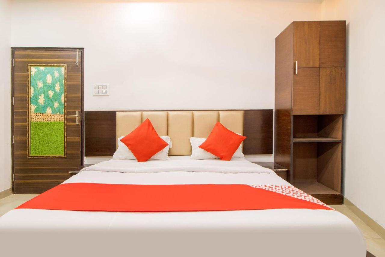 Oyo 48489 Adarsh Plaza Hotel Saharanpur Exterior foto