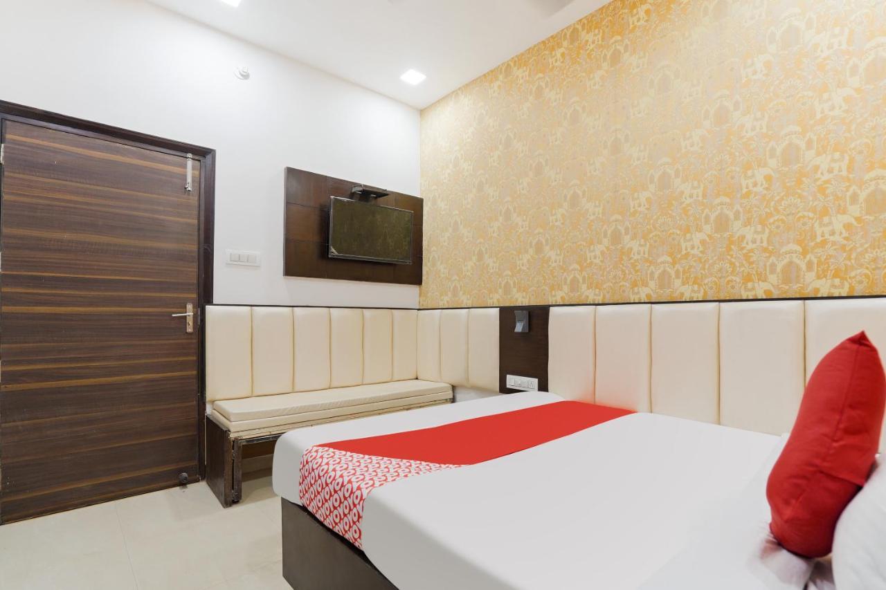 Oyo 48489 Adarsh Plaza Hotel Saharanpur Exterior foto